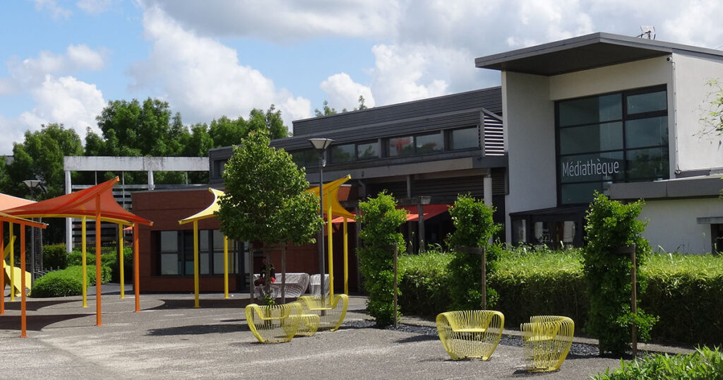 Entrée de la Médiathèque de Chambray-lès-Tours