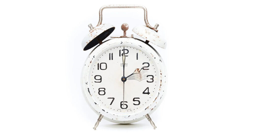 vieux réveil amusant